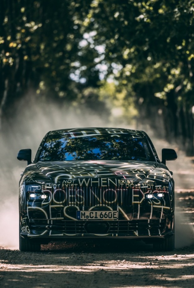 رولزرويس تواصل اختبار سيارتها الكهربائية الأولى