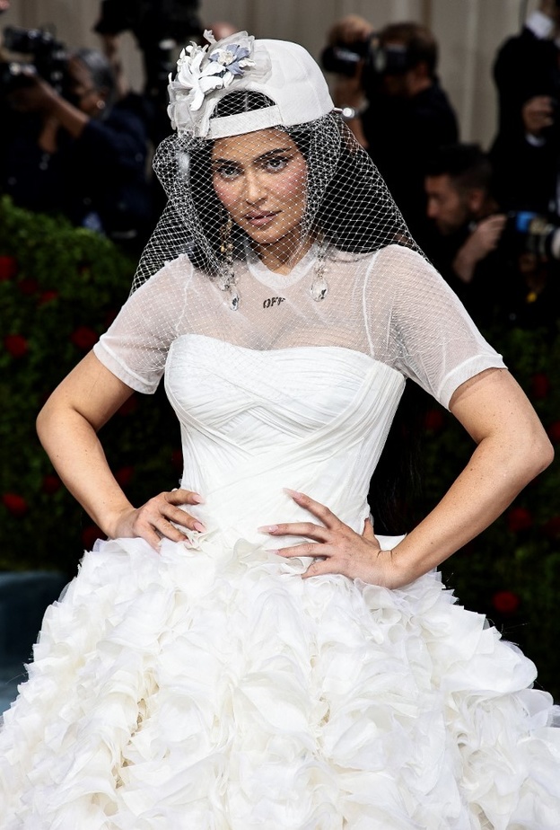 كايلي جينر في حفل Met Gala 2022 الذي أقيم في متحف متروبوليتان للفنون