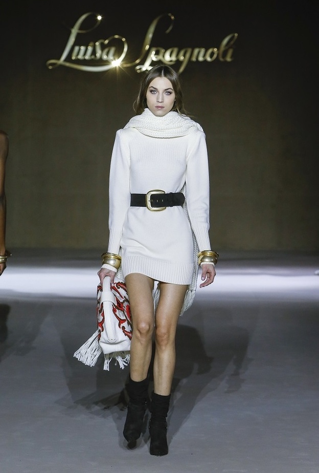 أحدث تصاميم الفساتين الضيقة القصيرة للوك خريفي جذاب على الموضة