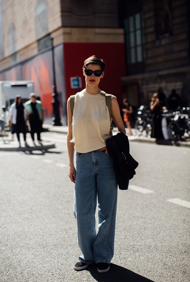 السراويل الواسعة والأحذية المسطحة... كل ما تريدين معرفته عن صيحة Back To School