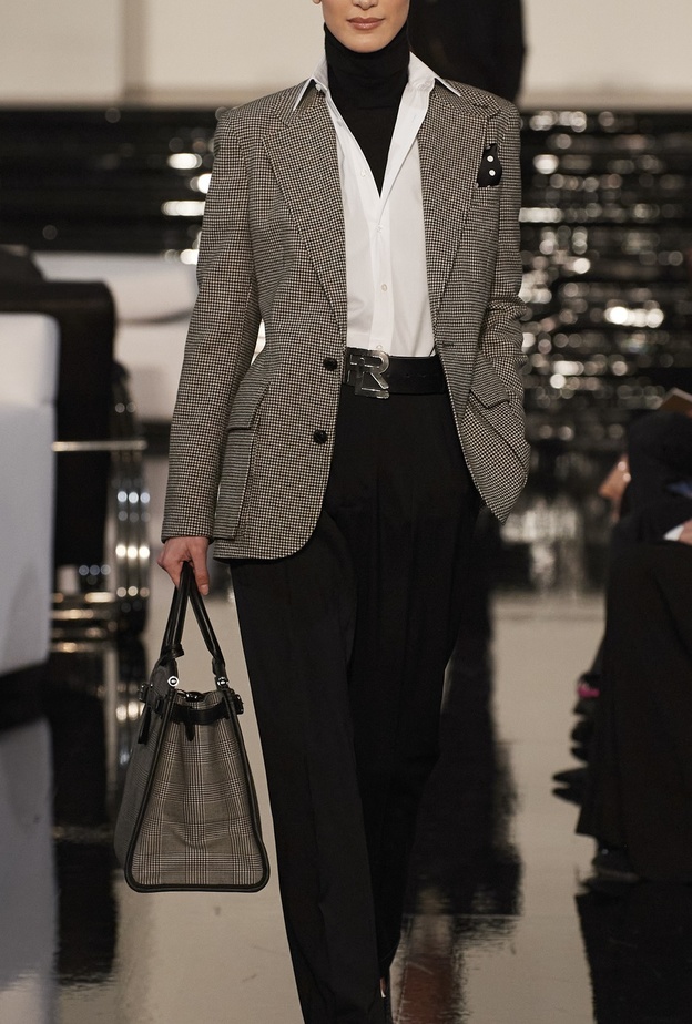 أفكار لتتألقي بتصاميم تناسب ساعات العمل