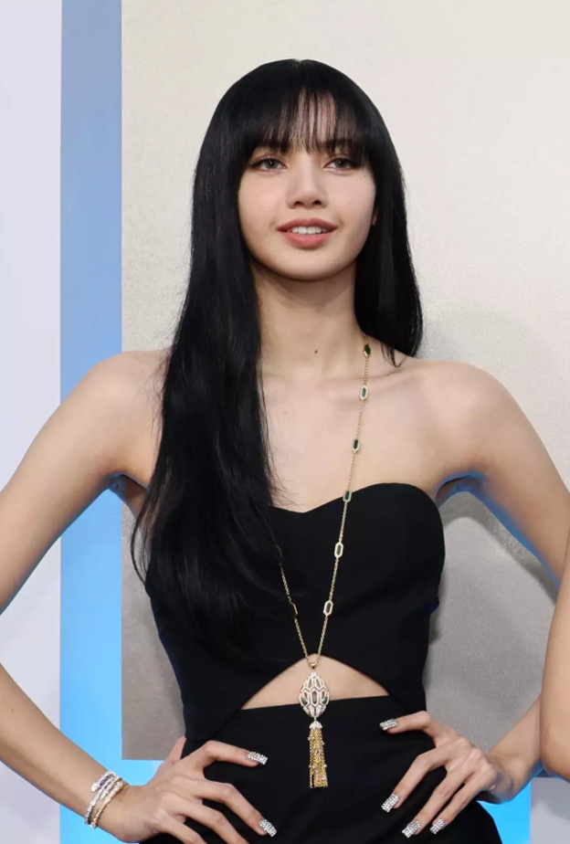 ليزا بقلادة بولغري الفاخرة