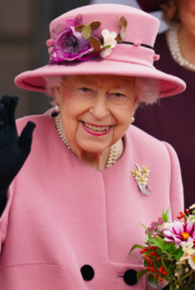 ملكة بريطانيا ترد على خطاب طفلة بشأن حادث مروري