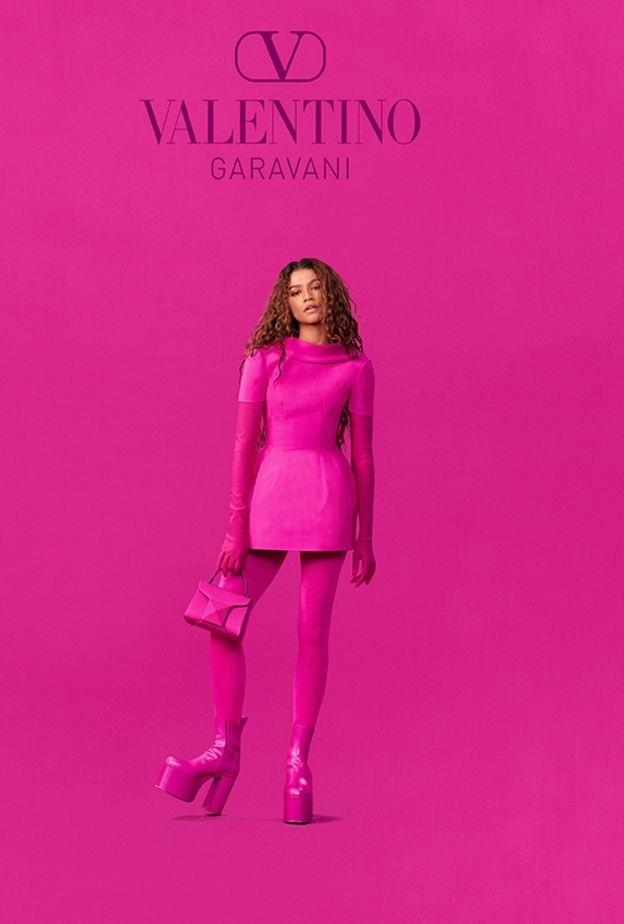 Valentino تقدّم PINK PP من بطولة "زيندايا"
