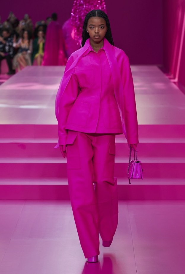 موديلات السروال الواسع لإطلالة مميّزة من Valentino