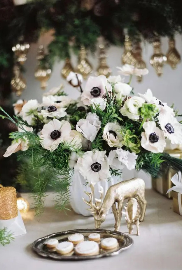 أفكار رائعة لديكور طاولات حفلات الزفاف بزهور شقائق النعمان