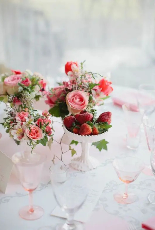 أفكار رائعة لحفلات الزفاف بالفراولة