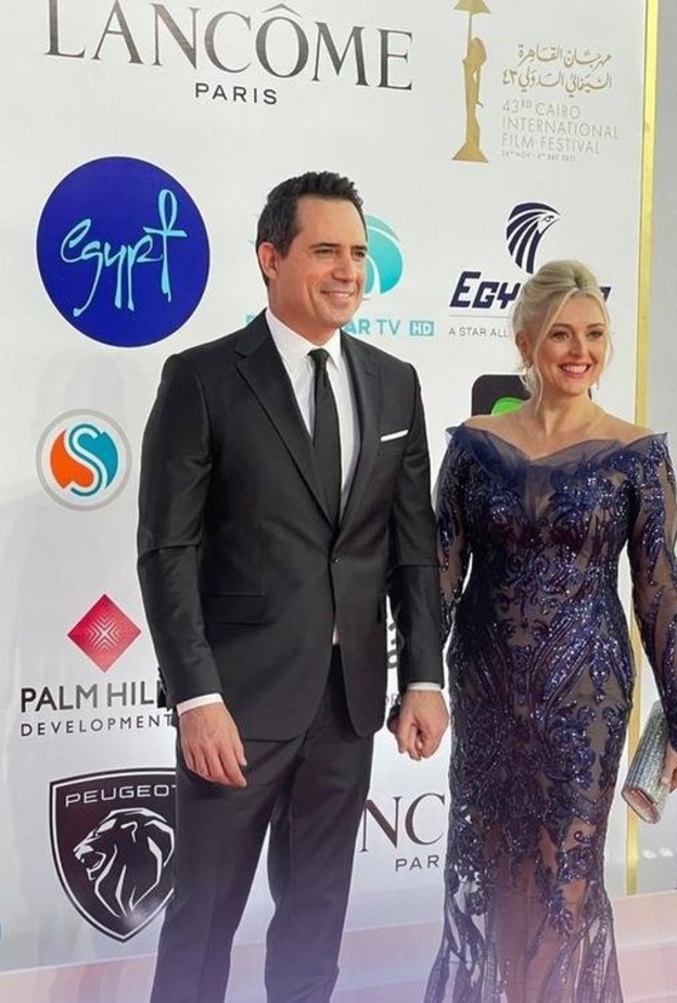 ظافر العابدين يفاجئ جمهوره ويشارك في كليب زوجته fire ..بالفيديو