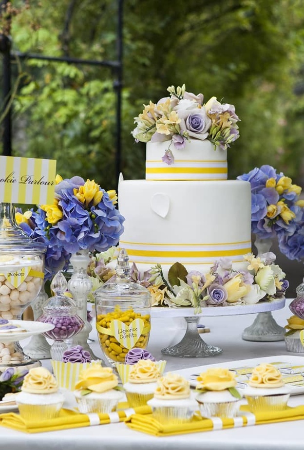 أفكار رائعة لكعكات الزفاف باللون الأصفر