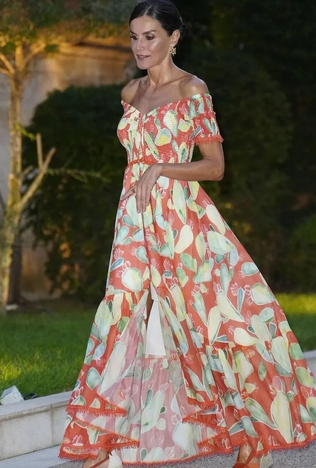 صوفيا ملكة إسبانيا السابقة تقوم بظهور رسمي نادر في حفل استقبال في مايوركا