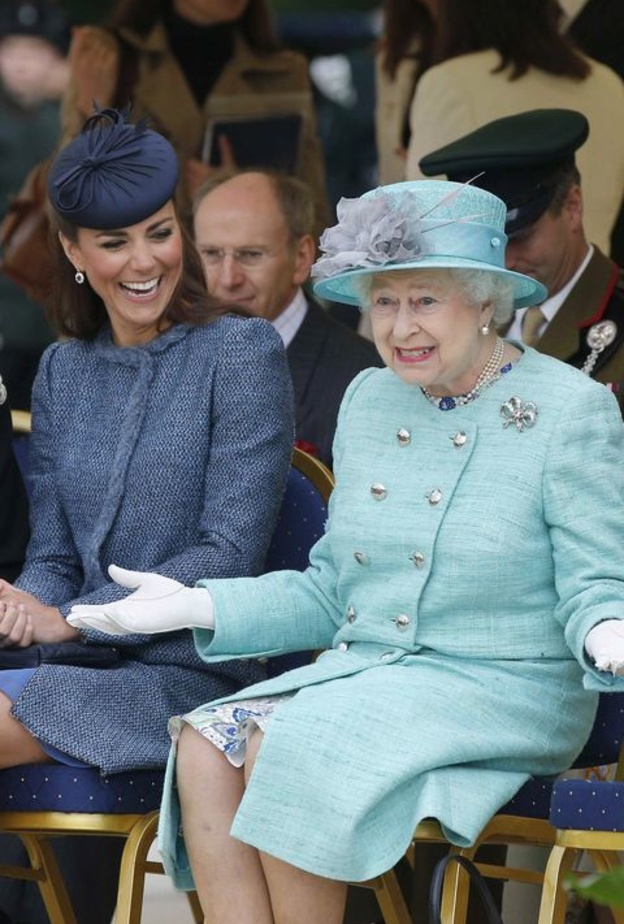 كيف تختلف طريقة كيت ميدلتون كأم عن الملكة إليزابيث الثانية؟