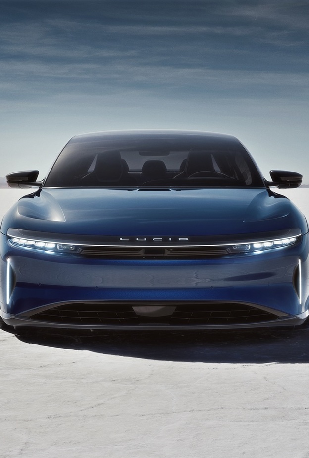 Lucid تكشف عن أكثر سيارات السيدان تطورا