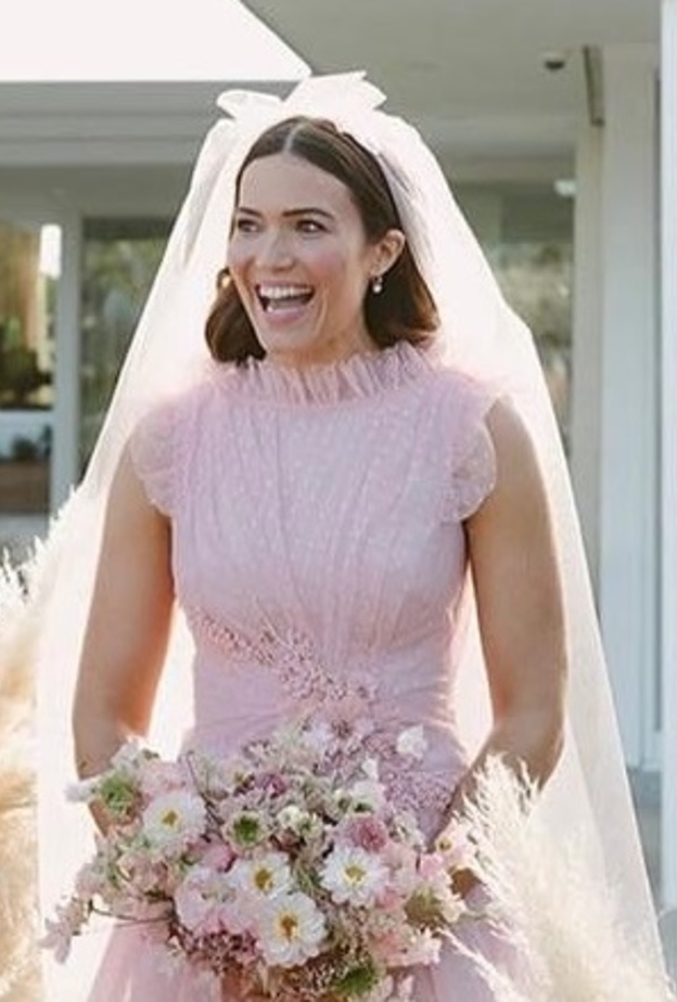 5 مشاهير تمردوا على فساتين الزفاف البيضاء