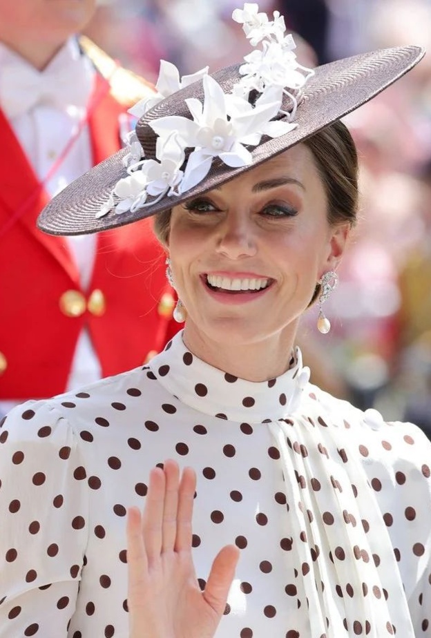 هكذا تقوم كيت ميدلتون بمحاكاة الملكة استعدادا لدورها المستقبلي كملكة لبريطانيا