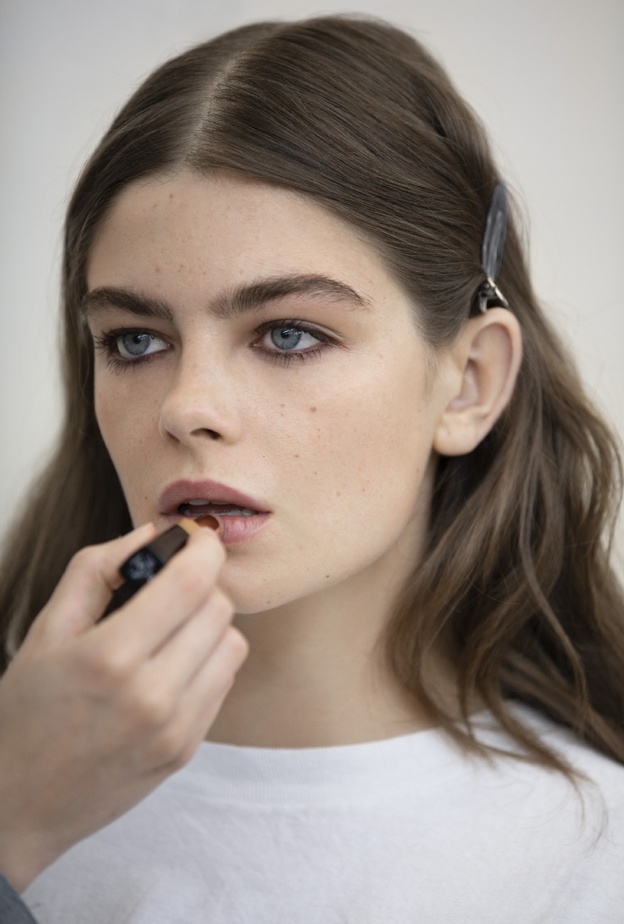 خطوات وحيل للحصول على شفاه كبيرة وطرق تطبيقها بأساليب عصرية