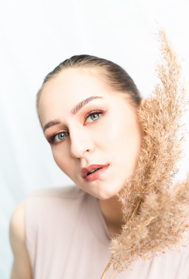 نصائح لتقشير البشرة الجافة والحساسة بطرق طبيعية