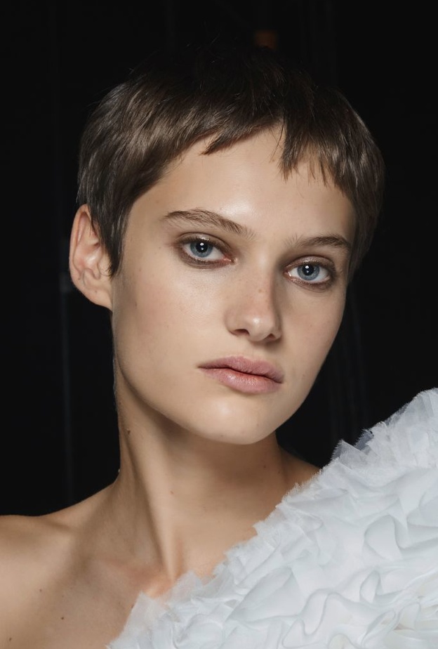 تسريحات شعر بيكسي بمناسبة يوم المرأة الإماراتية