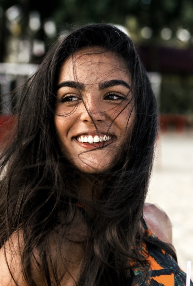 كيف تحافظين على نتيجة تبييض الأسنان بالليزر؟