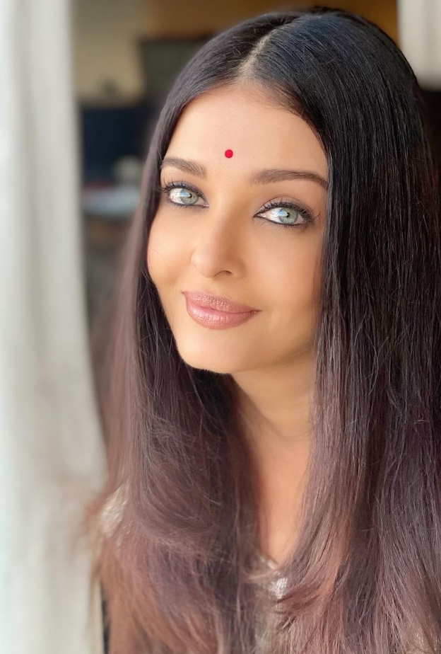 أحدث صور آشواريا راي على مواقع التواصل