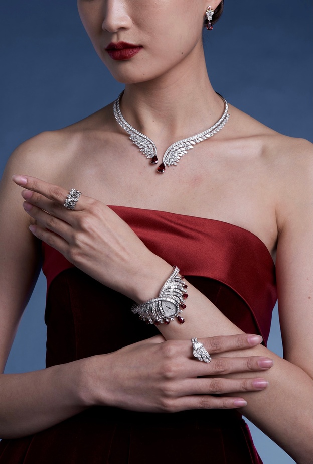 أقراط Blazing Night drop من بياجيه Piaget