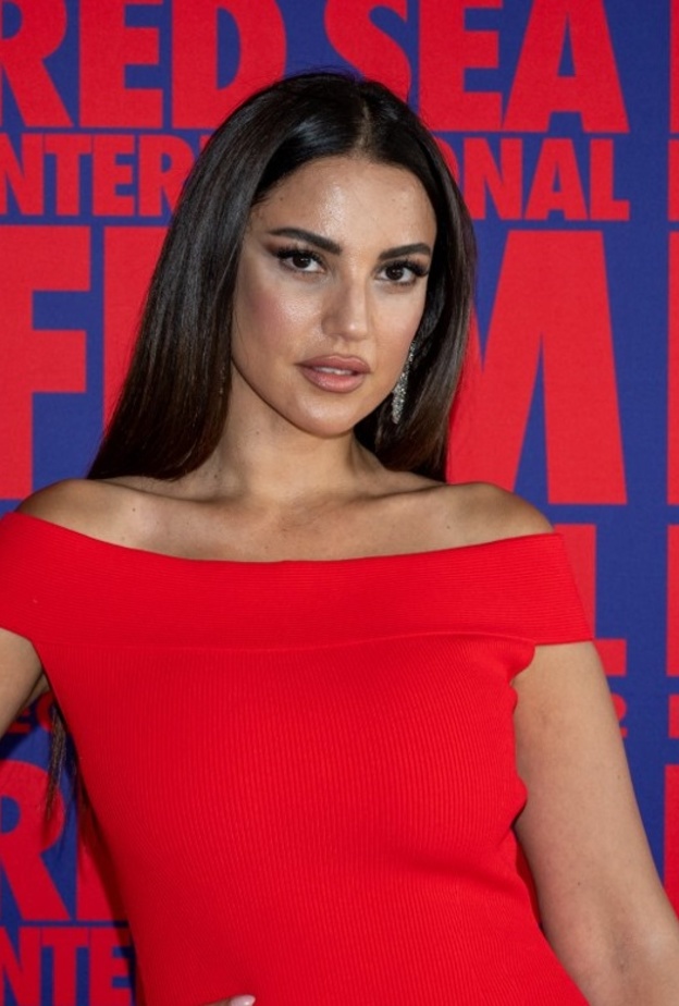 ما جديد إطلالات النجمات الجمالية في مهرجان فينيسيا السينمائي 2022؟