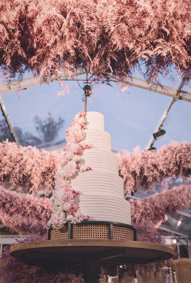 اجمل ديكورات حفلات زفاف من منسقة الحفلات السعودية سارة الدباغ