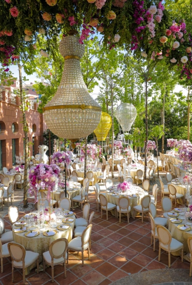 احتفال رومانسي بتفاصيل رومانسية في فيلا باديرنا جزيرة ماربيا