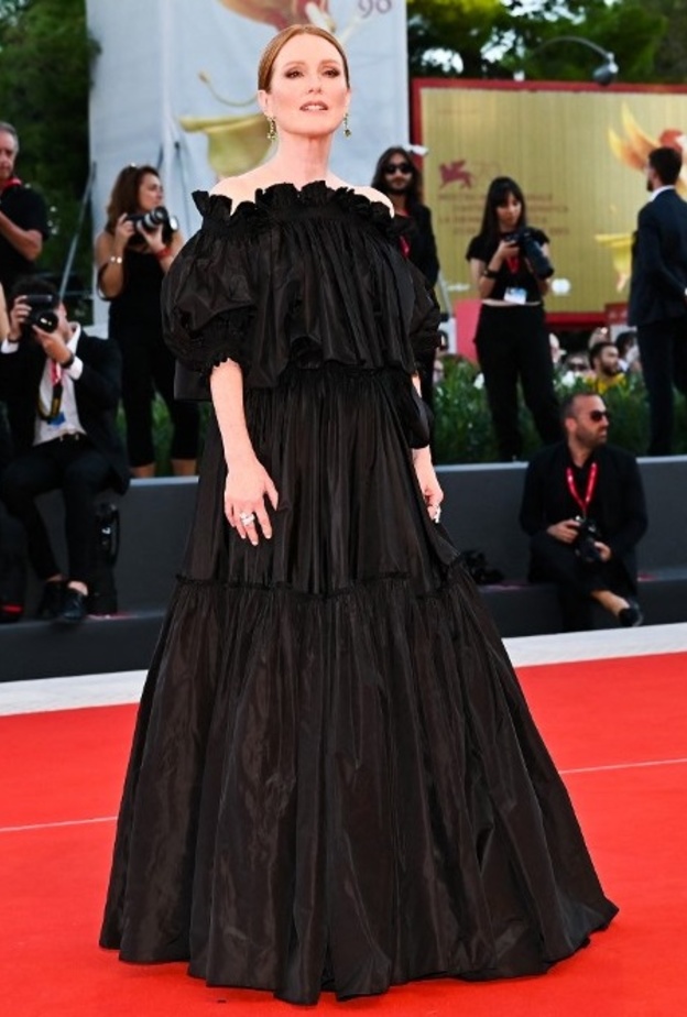 إطلالات راقية وفساتين لا تنسى في ختام مهرجان فينيسيا السينمائي 2022