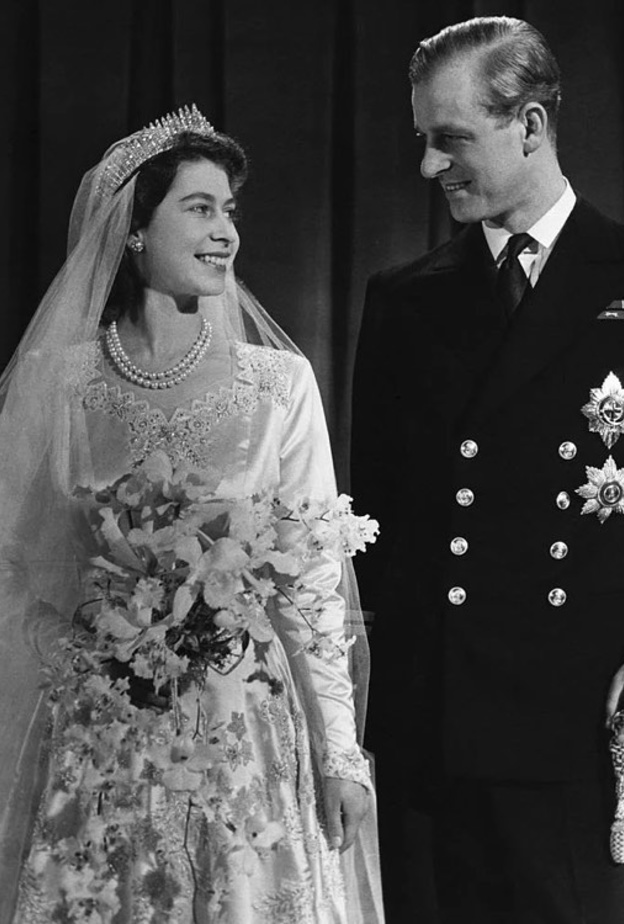 الملكة اليزابيث الثانية والأمير فيليب في حفل زفافهما 