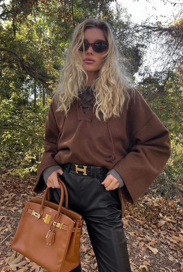 أفكار اطلالات خريفية طويلات القامة من عارضة الأزياء السا هوسك