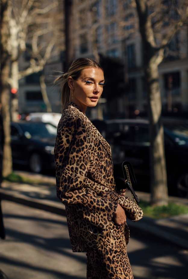 تألقي بالبدلة بنقشات الحيوانات