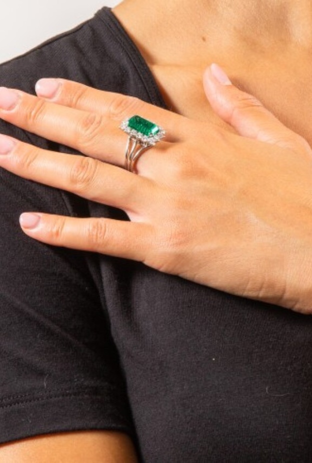 تألقي في سهرات الموسم مع أجمل مجوهرات مزاد سوذبيز