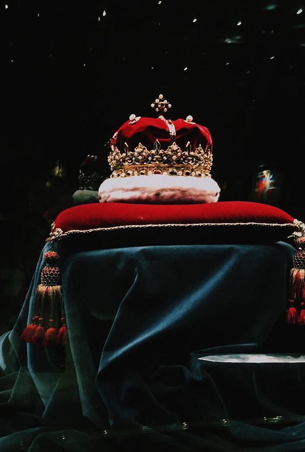 تاج شرفاء اسكتلندا في غرفة العرش بقلعة إدنبره