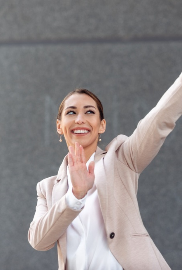 تخفيف اجراءات كورونا في الامارات والكمامة لم تعد الزامية في العديد من الاماكن