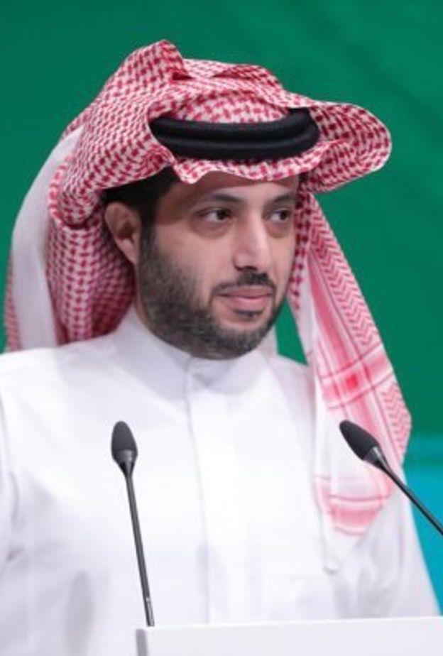 تركي آل الشيخ يرحب بوصول أساطير كرة القدم العالمية إلى الرياض