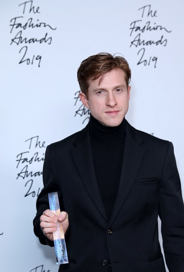 تم تعيينه Daniel Lee مديرا إبداعيا لعلامة Bottega Veneta عن عمر يناهز 32 عامًا في عام 2018