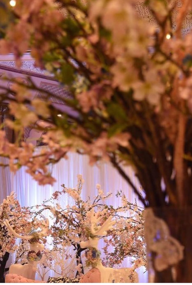 حفلات الزفاف في فصل الشتاء تميل إلى استخدام الألوان الشتوية