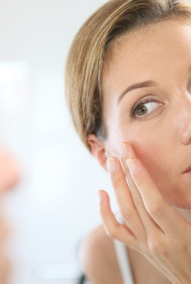 تعرفي على أسباب شيخوخة الجلد المبكرة وقاوميها بالأغذية المناسبة