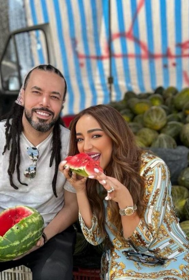 عبد الفتاح الجريني وجميلة البدوي في شهر عسلهما في اسبانيا