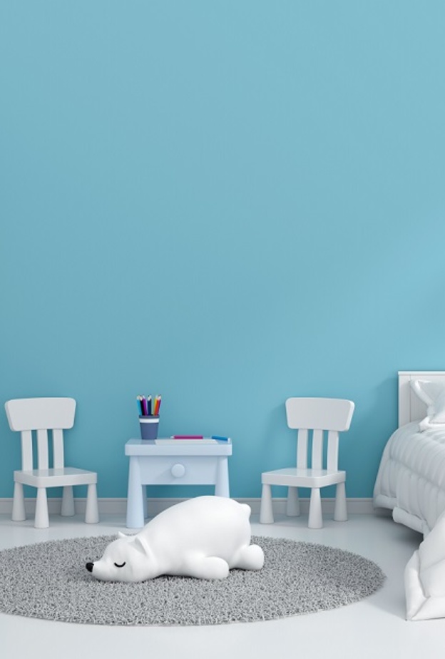 غرفة فتاة رئعة مطلي جدرانها باللون الأزرق الناعم