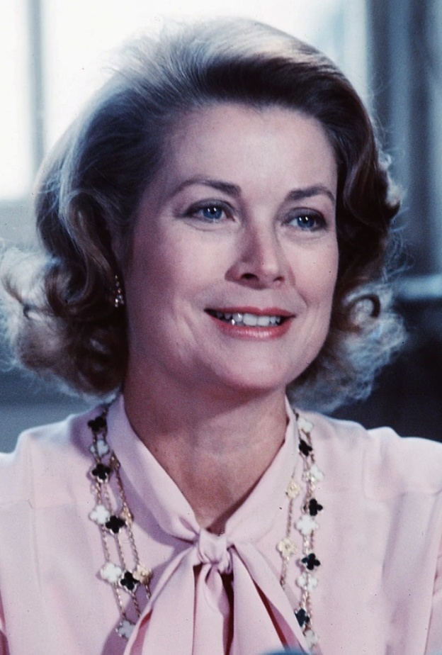 غريس كيلي بتصاميم ألامبرا