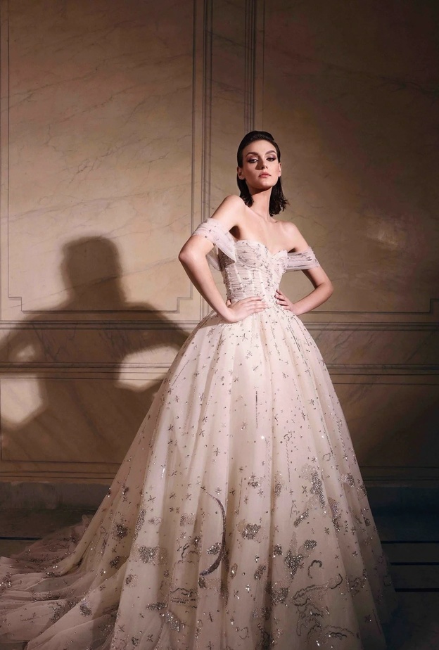 11 فستان زفاف يجب رصدها لخريف وشتاء 2023