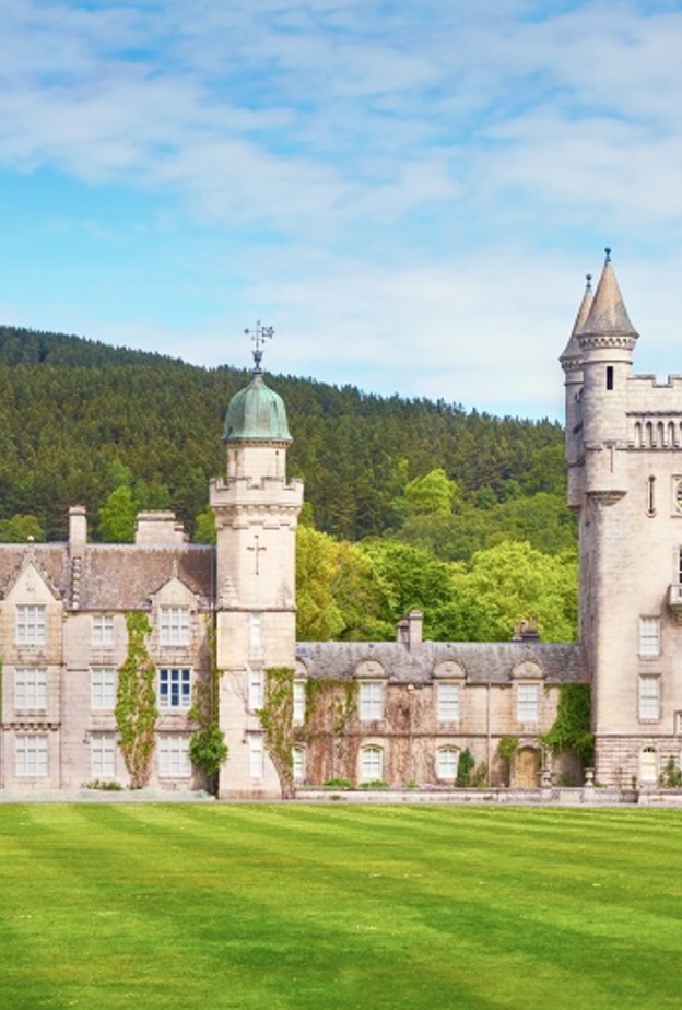 قلعة بالمورال من الخارج