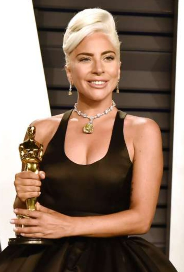 لايدي غاغا هي ثالث امرأة ترتدي ماسة تيفاني الصفراء