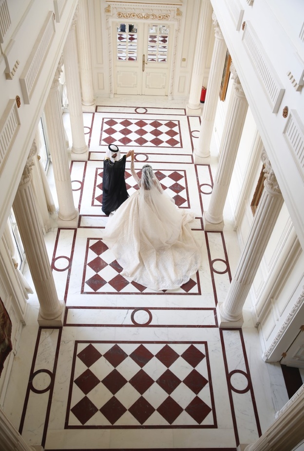 لقطة لعروسين من المصورة السعودية رجاء العمودي