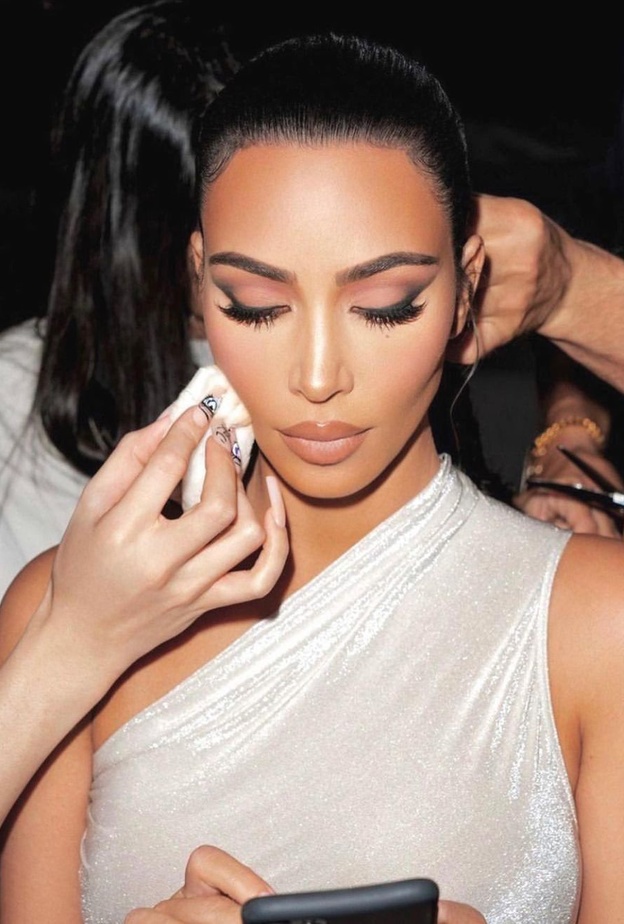 أي مكياج يناسب امرأة برج الميزان الساحرة والقوية