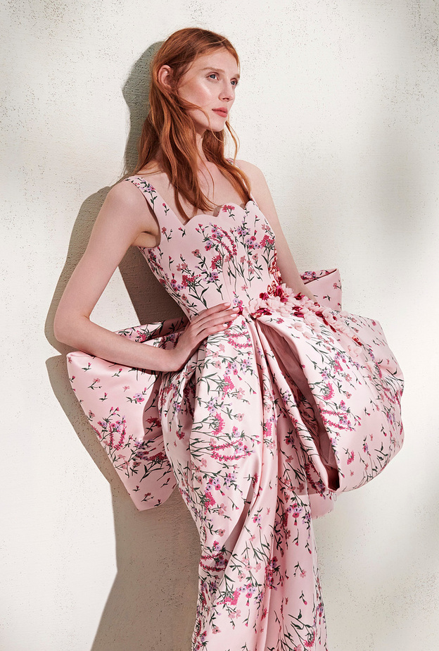 21 فكرة لارتداء الملابس الوردية عند دعوتك لحضور حفل زفاف