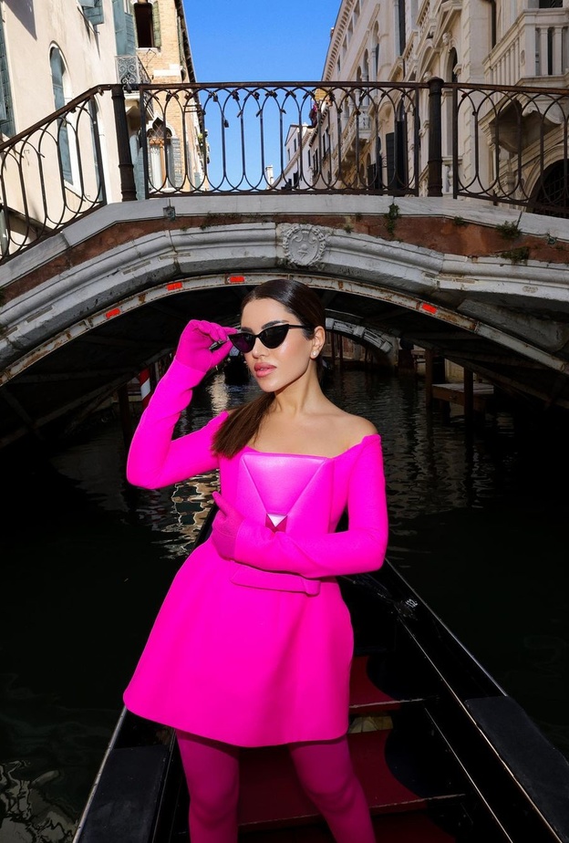 صور إطلالات نجمات خطفن الأنظار بصيحة Pink PP من دار فالنتينو