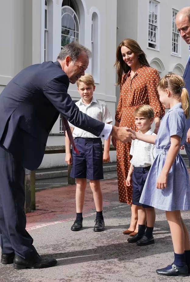  أطفال عائلة كمبريدج الثلاثة في يومهم الأول في وندسور