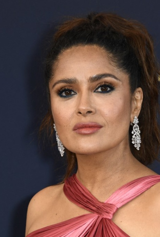 أسرار جمالية رافقت  سلمى حايك منذ بداية مشوارها الفني بمناسبة عيد ميلادها